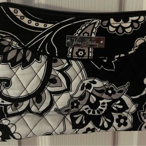 Like New Black/White Small Vera Bradley Bag w/fun pattern & houndstooth lining.